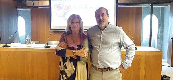Consuelo Ordóñez, presidenta de COVITE junto a Óscar Laglera, Secretario de Organización de AUGC Navarra.