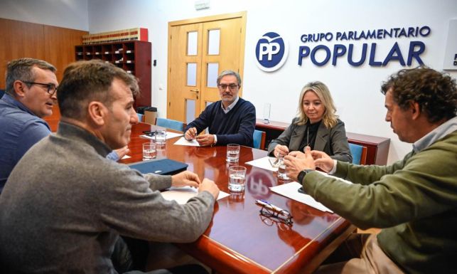 AUGC Extremadura expone en una reunión mantenida con el grupo parlamentario popular las deficiencias que sufren los guardias civiles en el territorio.