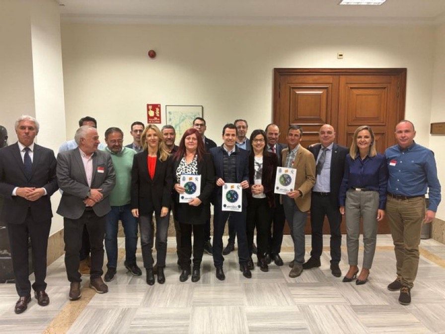 Representantes de la Plataforma junto a portavoces del Partido Popular en el Congreso de los Diputados.