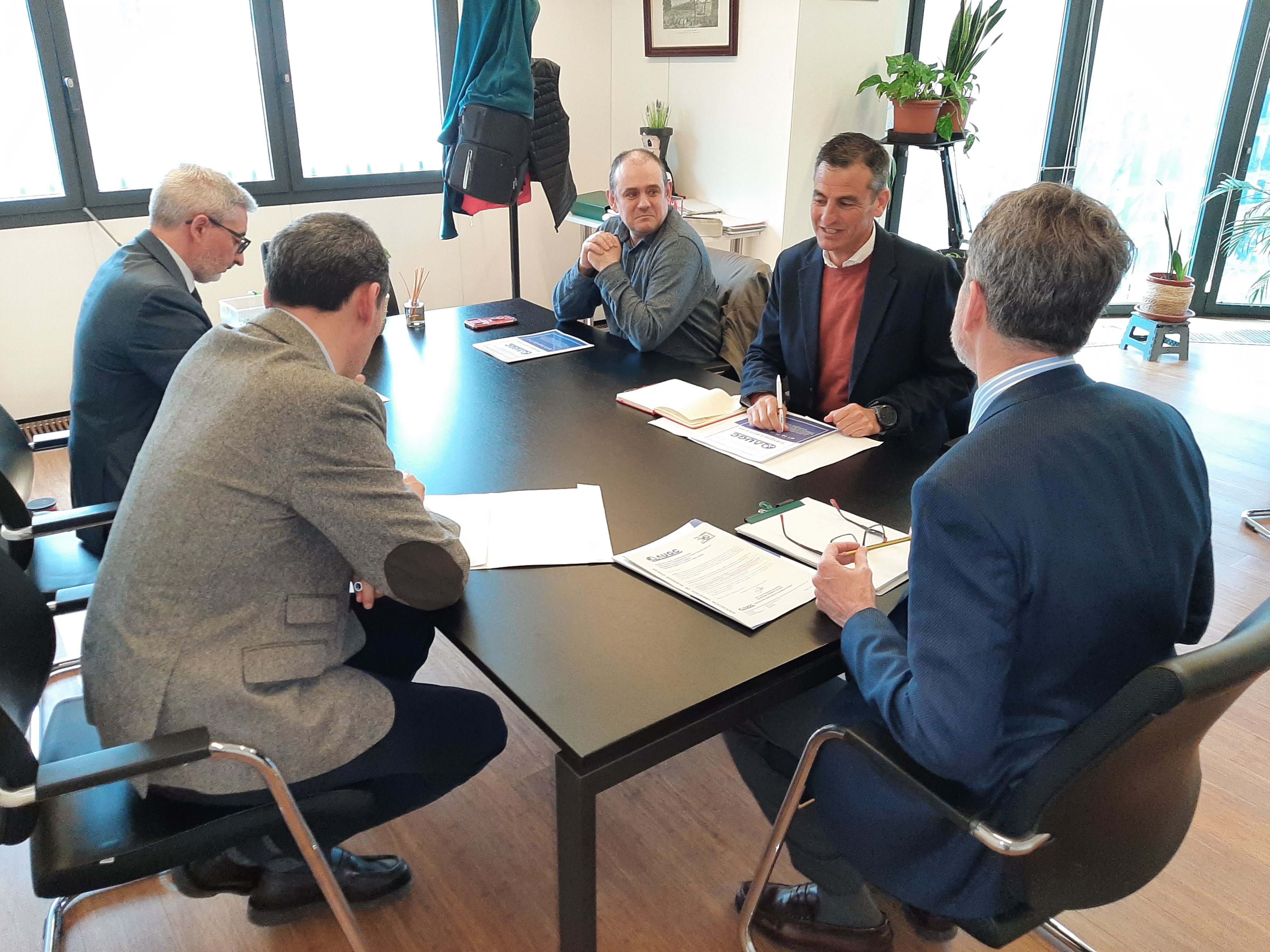 Eugenio Nemiña y Juan Fernández en reunión con el Fiscal de Sala Coordinador de Seguridad y Salud en el Trabajo y fiscales adscritos.