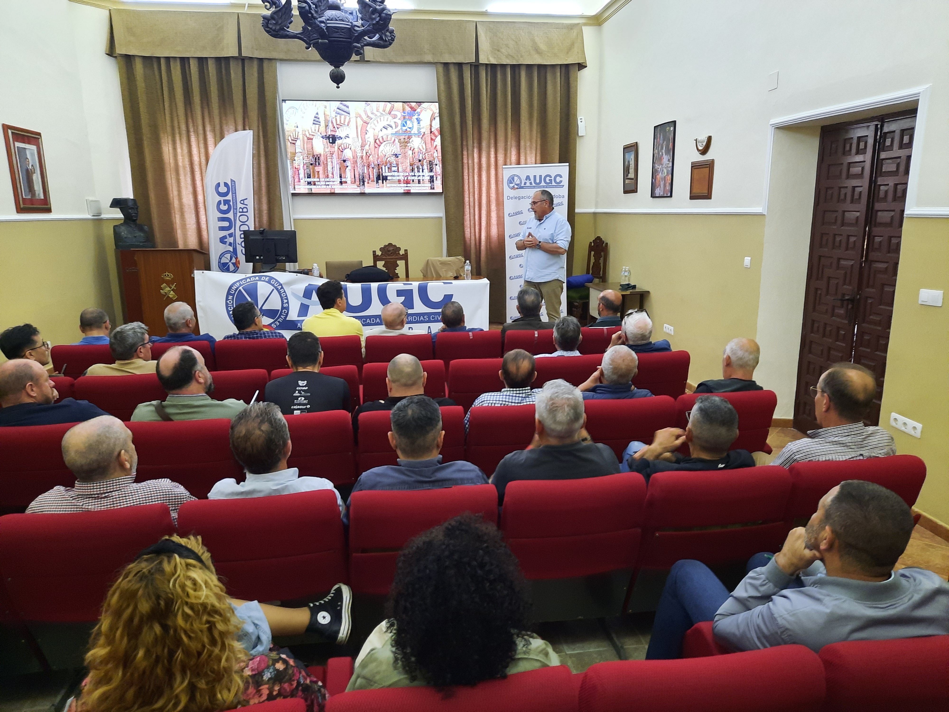 Conferencia AUGC Córdoba sobre guardias civiles en reserva y retirados.