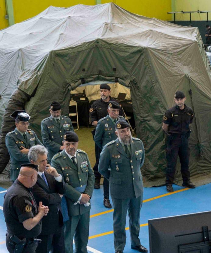 El Director General Leonardo Marcos González recibido por la Jefatura del ARS y un pelotón del GRS N 1