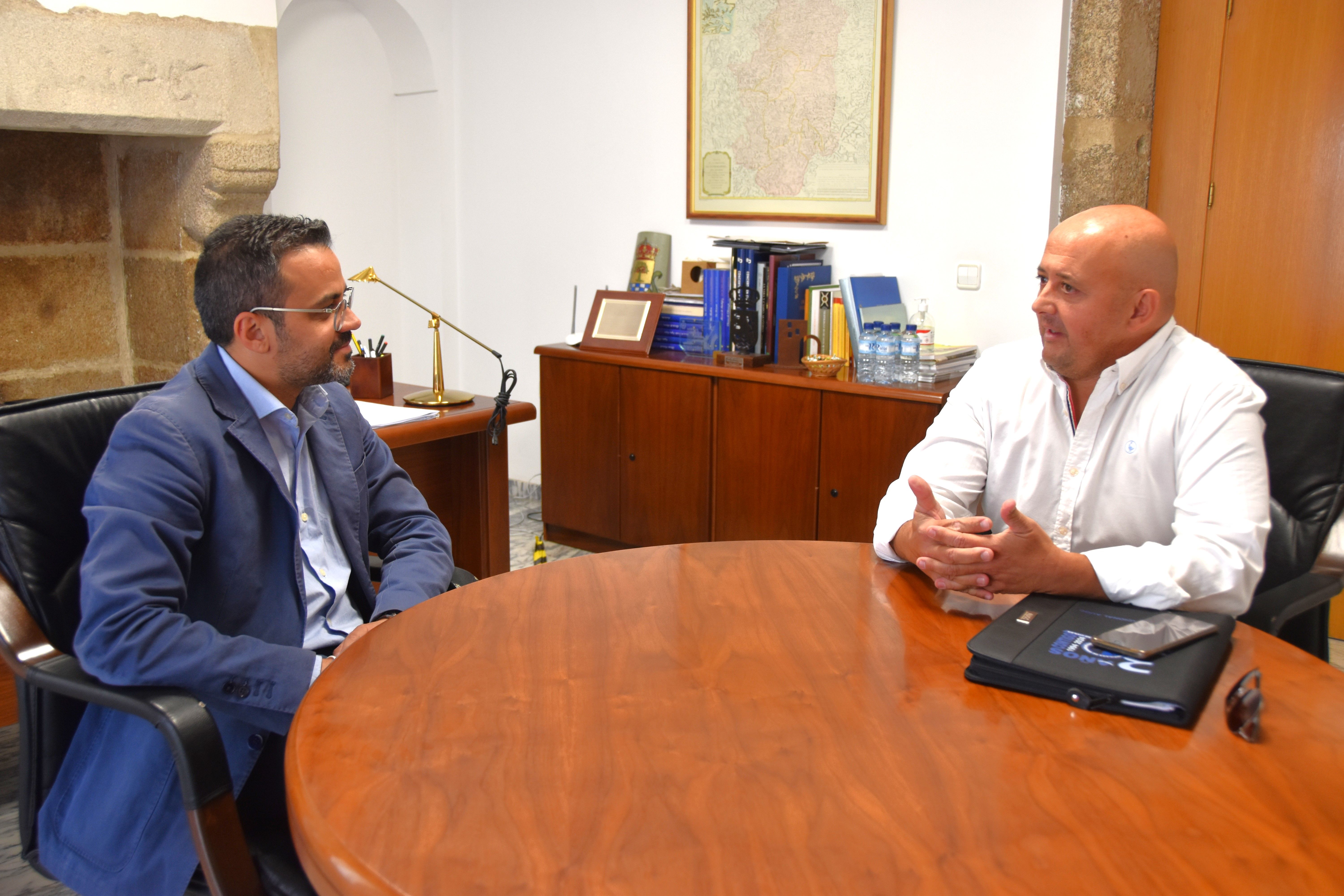  Serviliano Valencia Díaz, secretario de Relaciones Institucionales en Badajoz reunido con Manuel J. González Andrade, presidente de FEMPEX.