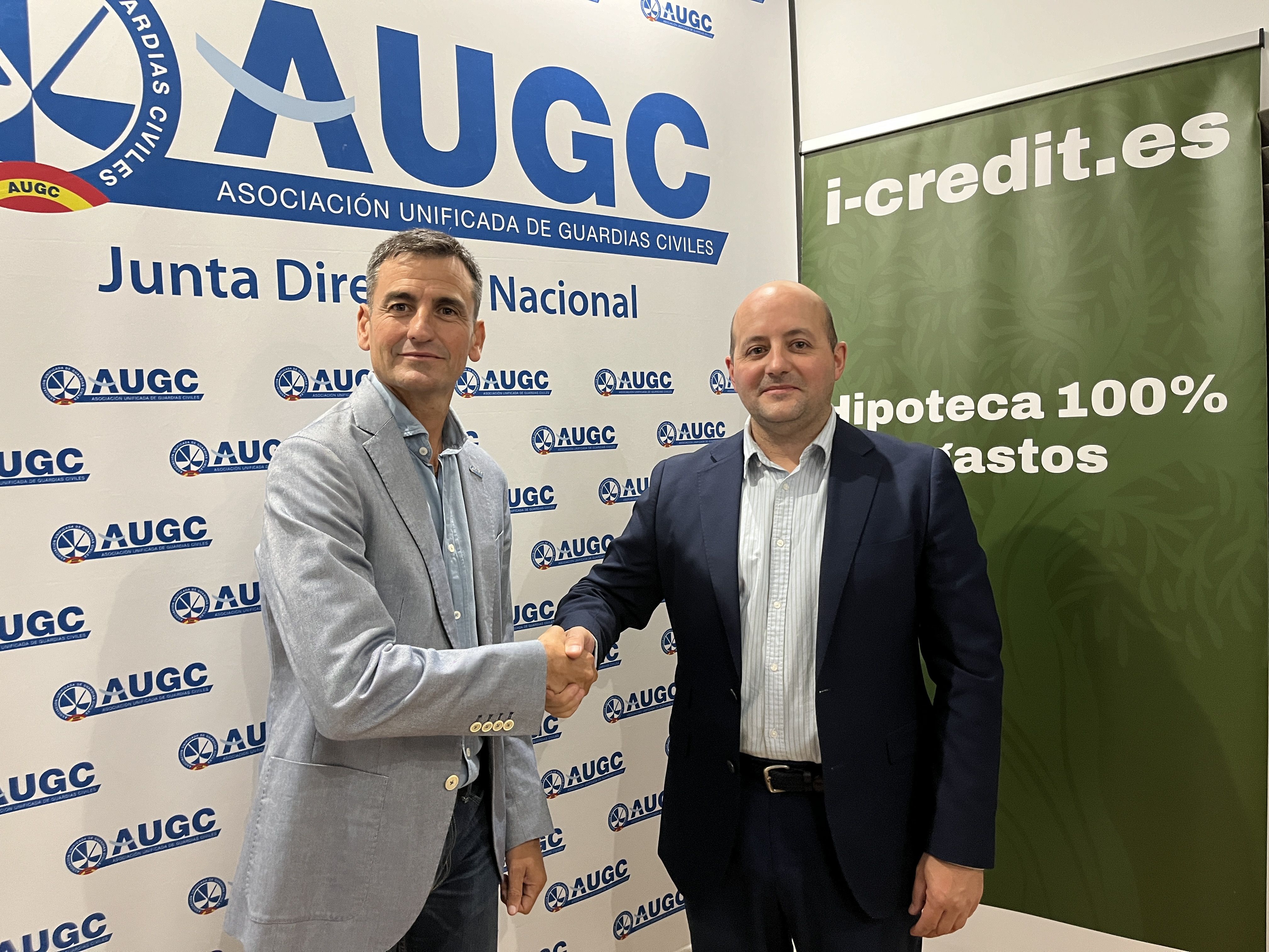 Juan Fernández, Secretario General de AUGC y Antonio Núñez Barnés, CEO de I-Credit en la renovación del convenio 2024.