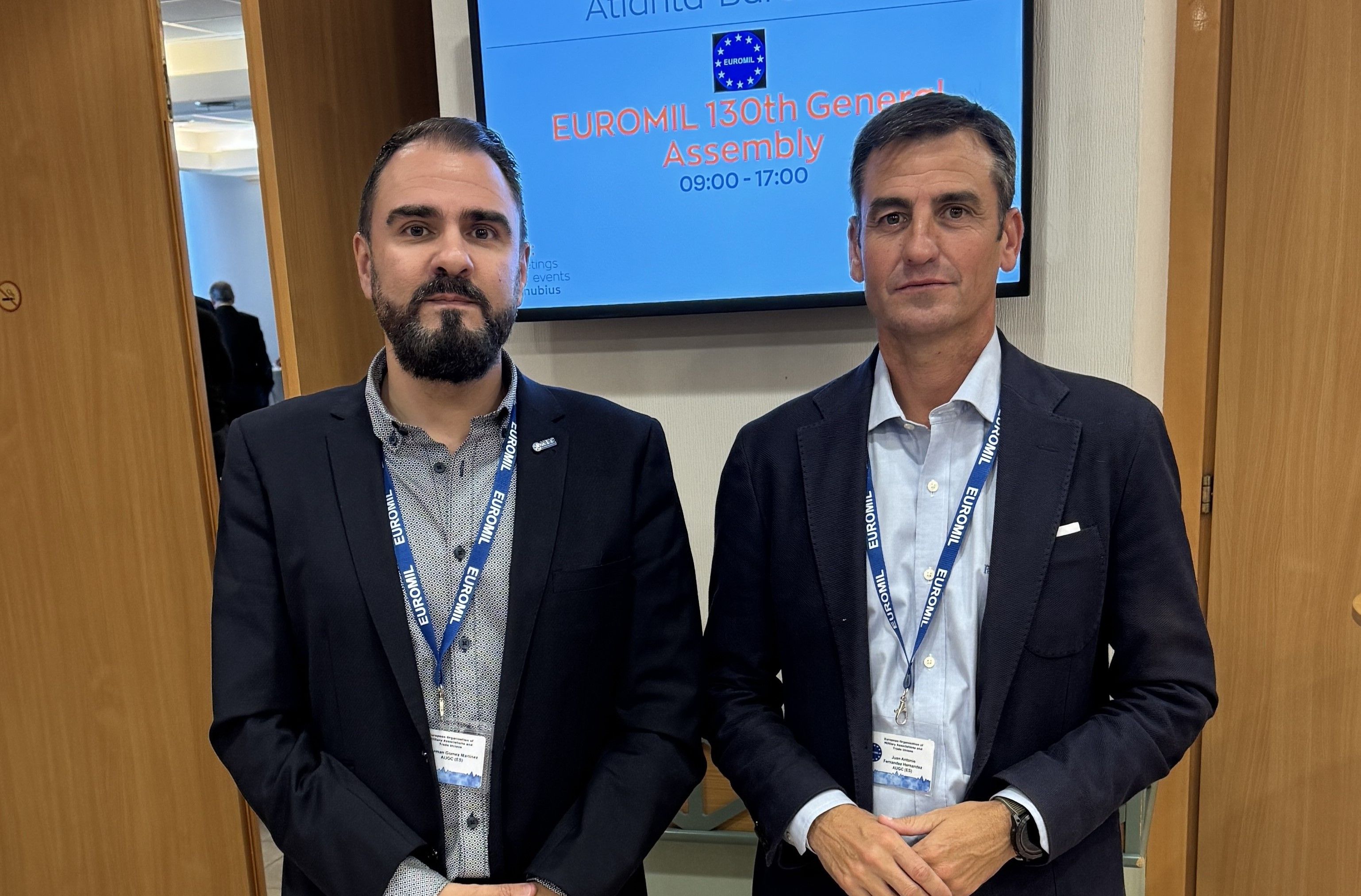 Secretario de Organización AUGC, Germán Gómez y Secretario General, Juan Fernández en la Asamblea General de EUROMIL celebrada en Budapest. Secretario de Organización AUGC, Germán Gómez y Secretario General, Juan Fernández en la Asamblea General de EUROMIL celebrada en Budapest.