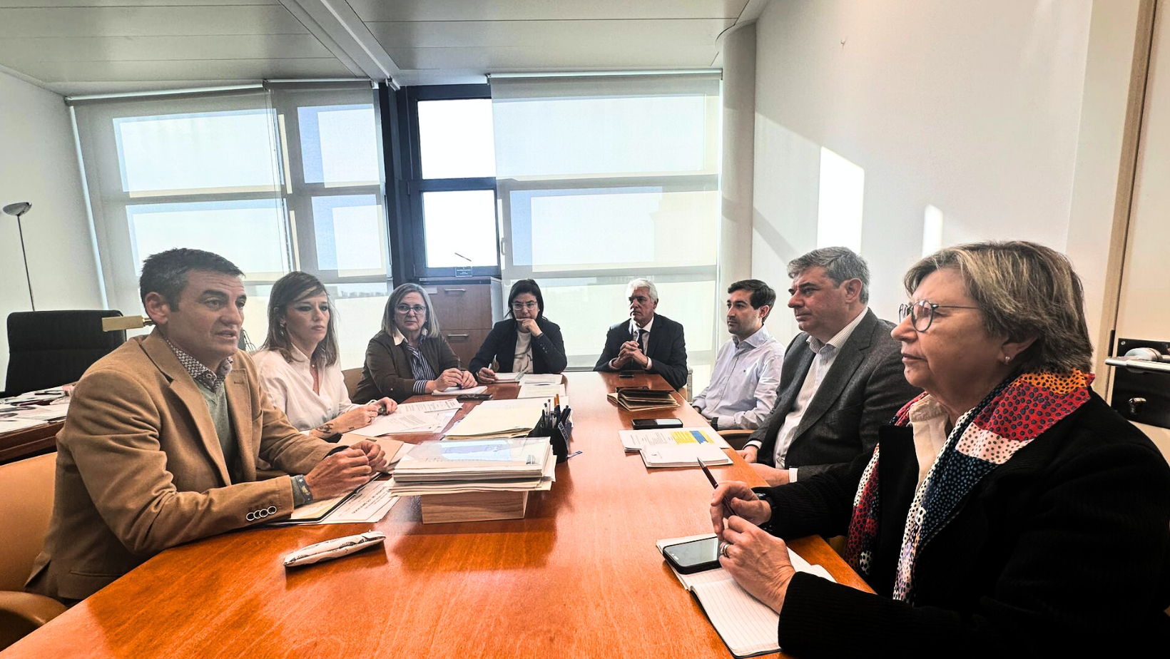Juan Fernández y Olaya Salardón, secretarios de AUGC reunidos con diputados y representantes de la Comisión de Interior y Defensa del Partido Popular.