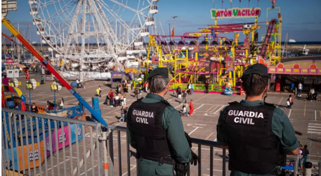 Guardias civiles en la feria del Carnaval de Santa Cruz de Tenerife / Arturo Jiménez.