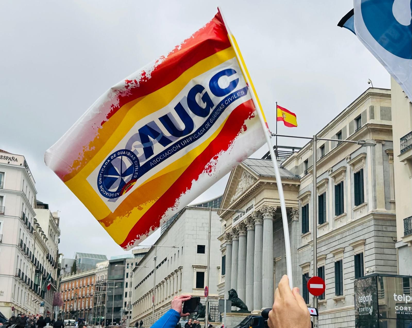 Bandera de AUGC en el Congreso de los Diputados. 