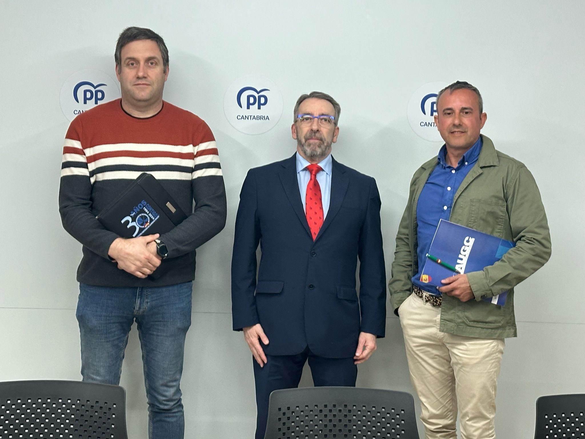 AUGC Cantabria se reúne con el Diputado Javier Noriega para abordar reformas en el Código Penal Militar.