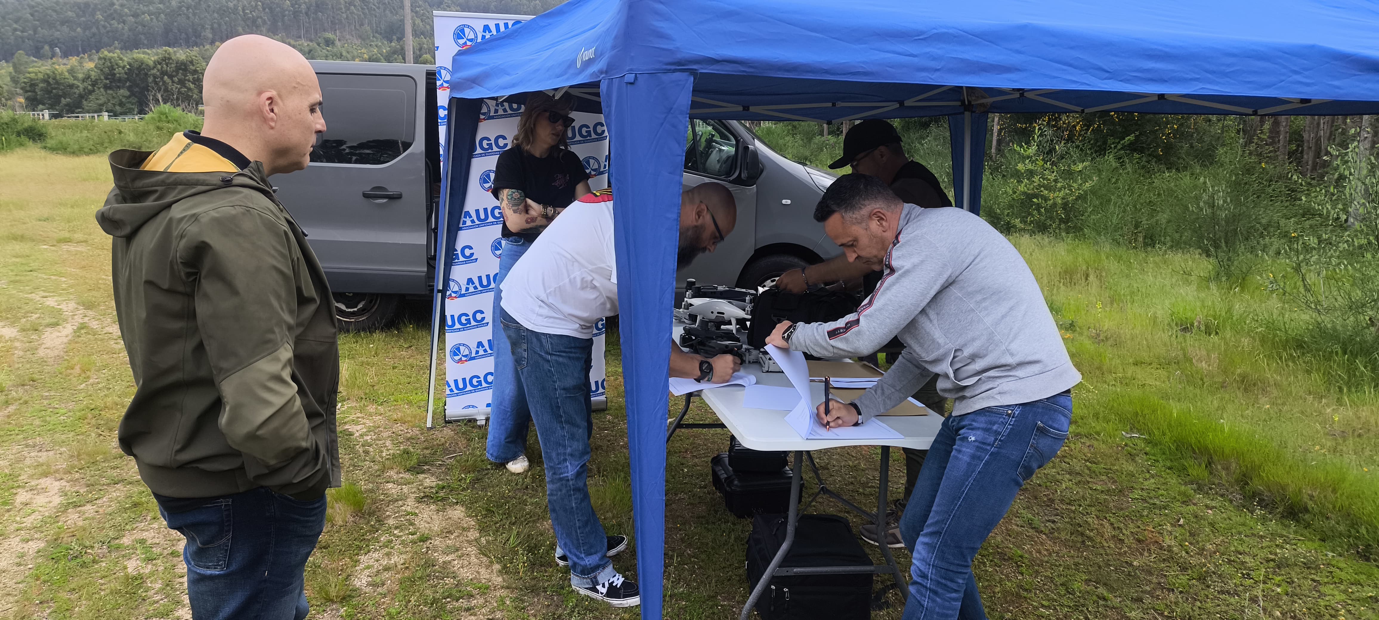 Representantes de AUGC III Jornadas de Drones en colaboración con la empresa Aprendendo.