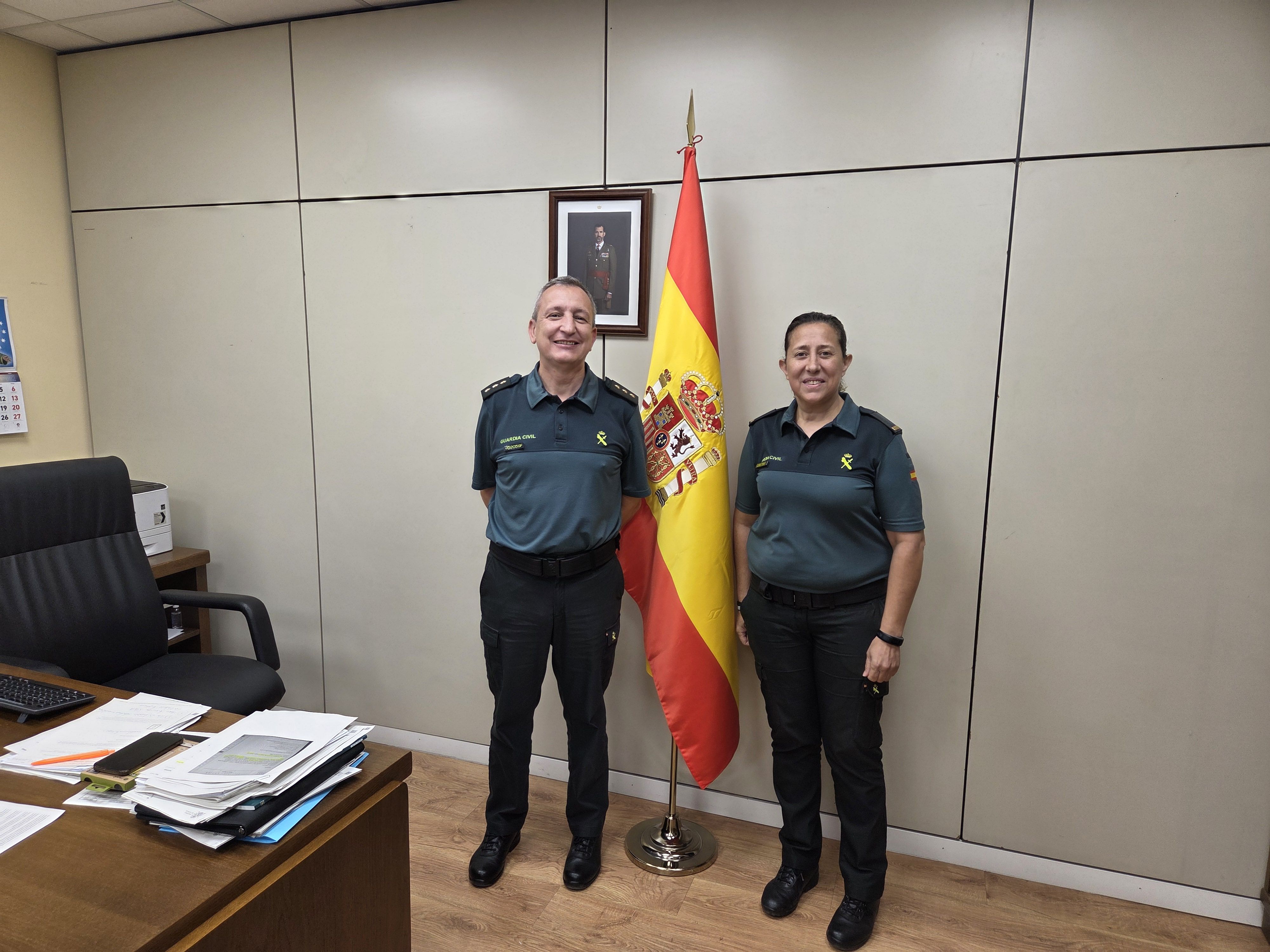 Eva Gómez junto al Coronel de la ICAE.