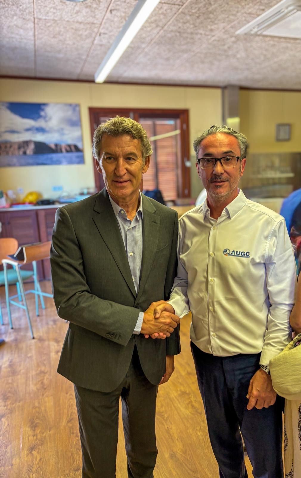 Representante de AUGC Baleares junto a Núñez Feijóo.