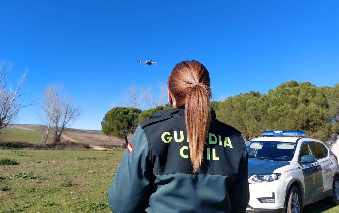 Una guardia civil drones.