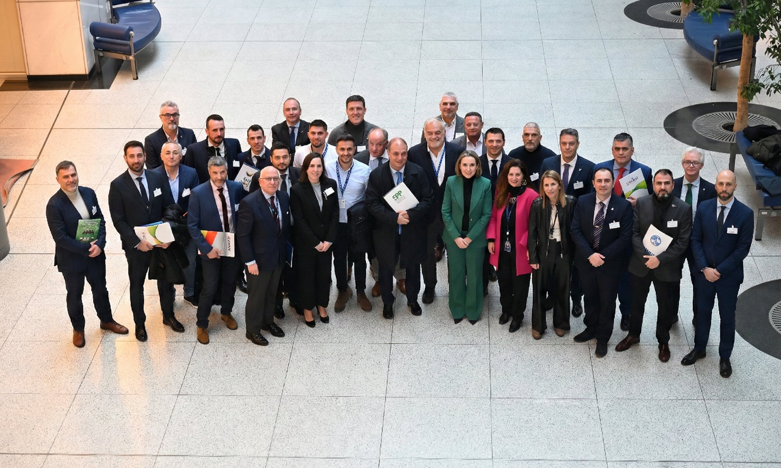 Representantes de la Plataforma con miembros del Partido Popular.