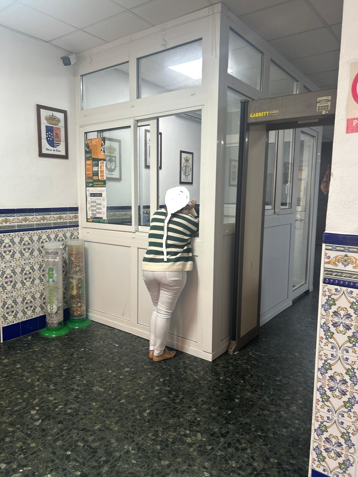 Ciudadana presentando denuncia