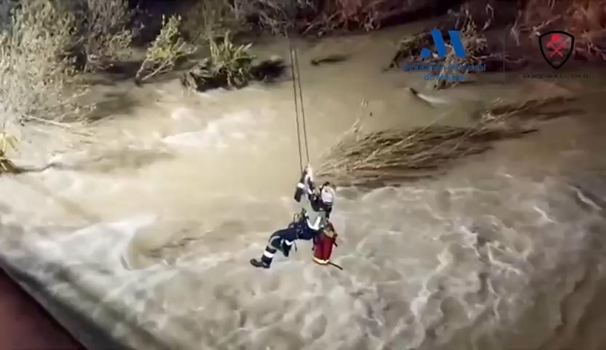 Rescate Rio Guadalhorce. En la imagen se aprecian las peligrosas condiciones en las que se encontraba la zona cuando nuestros compañeros arriesgaron su vida.