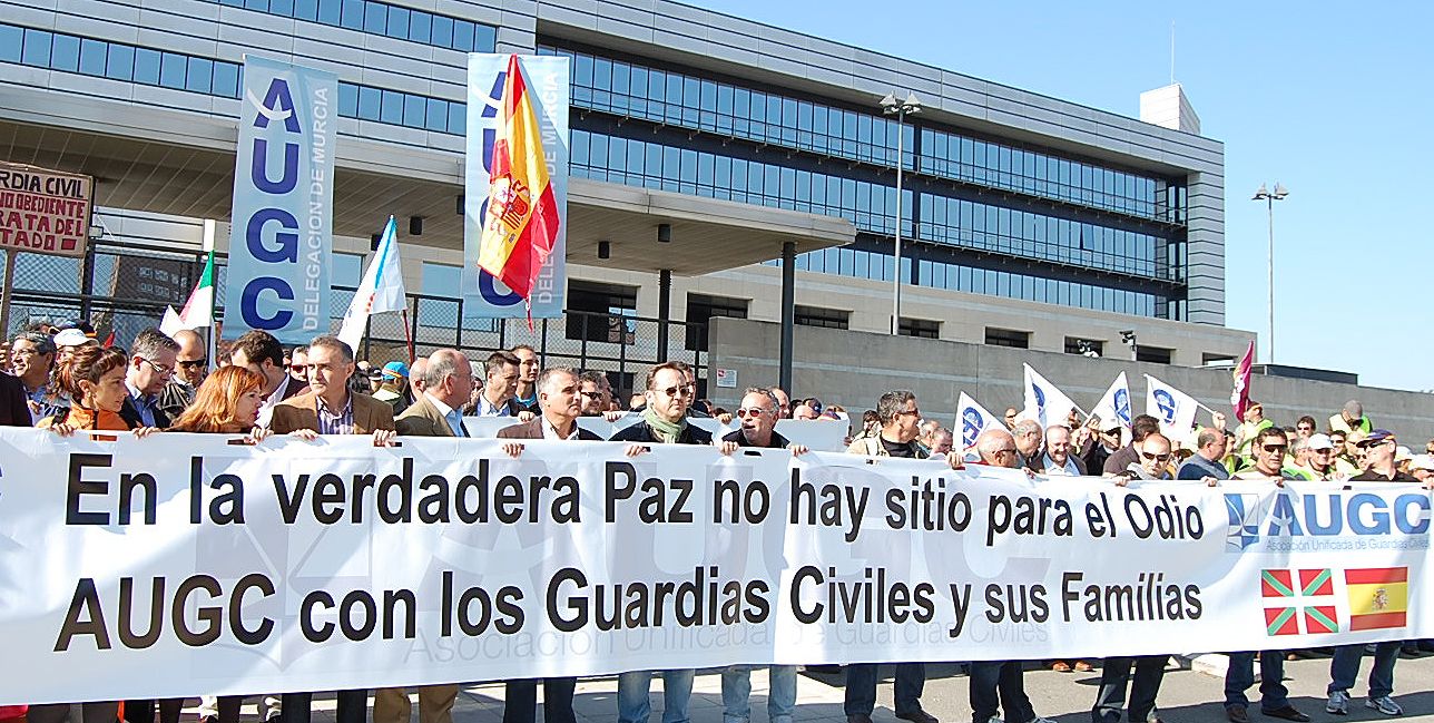 Manifestación de AUGC contra el terrorismo etarra en Vitoria
