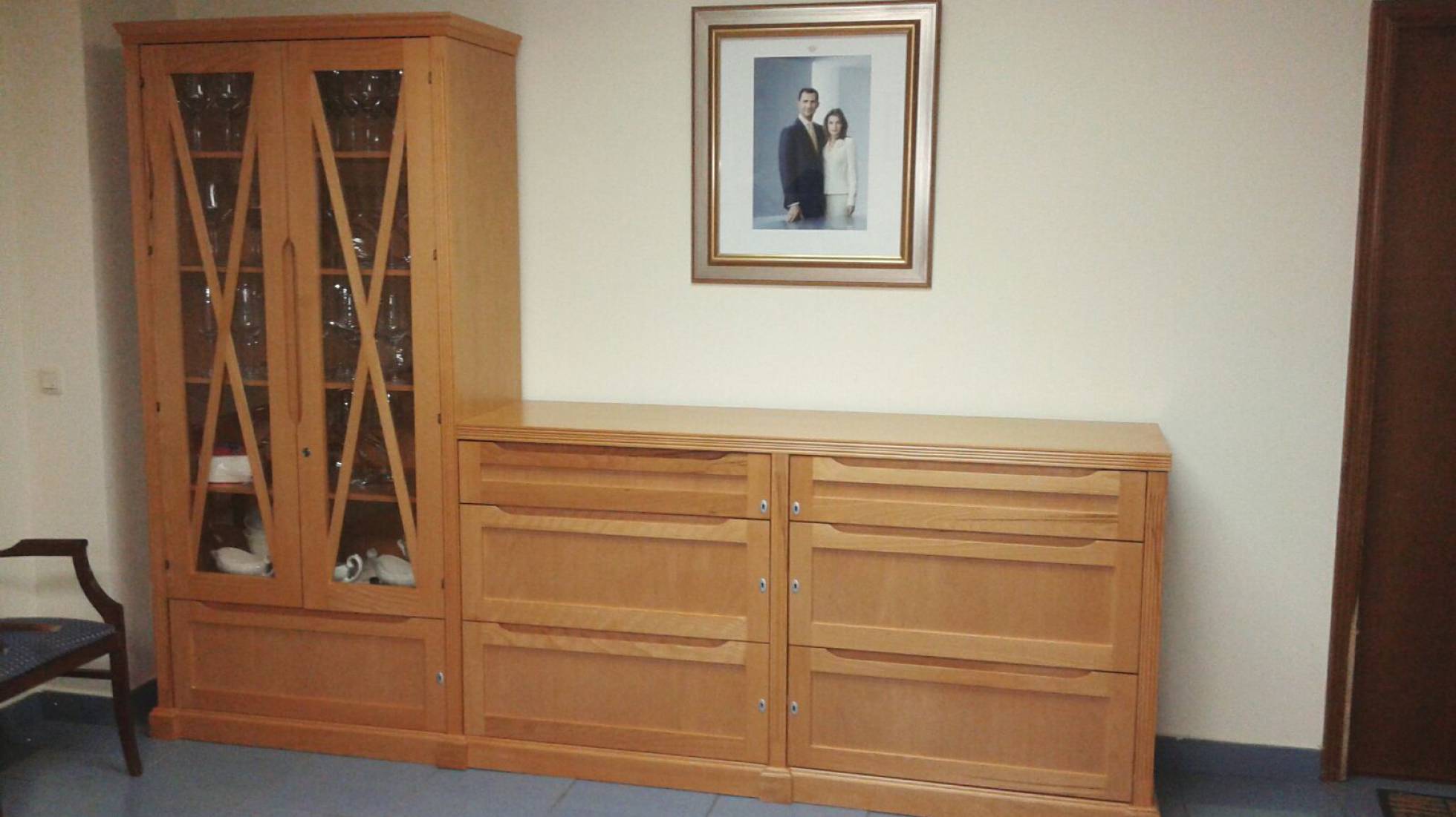 Mueble de la Comandancia de Badajoz donde se guarda la vajilla