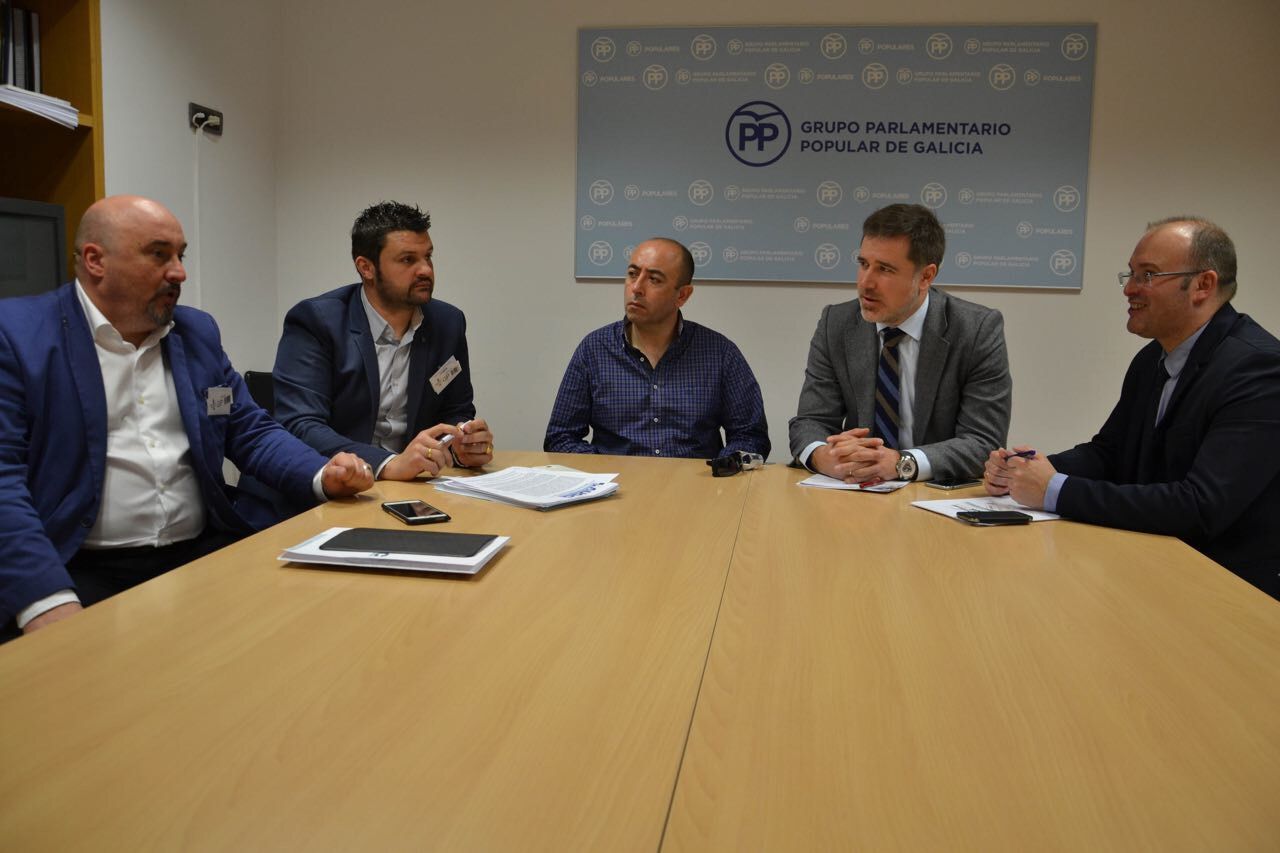 Representantes de AUGC y el PP en Galicia