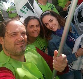 Manuela Inarejo, en el centro, con su familia en la Marea de Tricornios del pasado 14 de noviembre.
