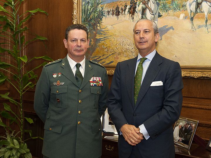 El General Laurentino Ceña, Jefe de la Zona de la Guardia Civil de Andalucía, con el director general de la Guardia Civil, Arsenio Fernández de Mesa, en una imagen de archivo.