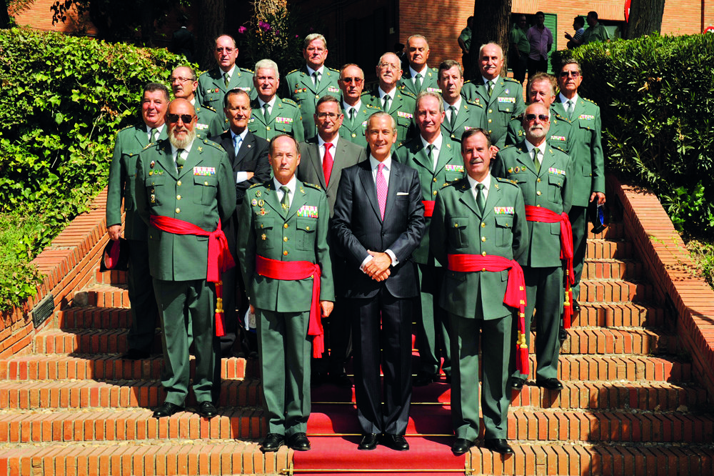 Generales de la Guardia Civil posan el Director General.