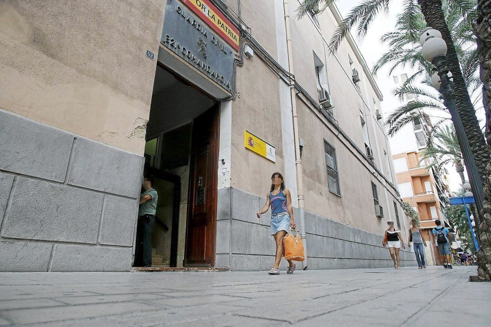 Fachada de la Comandancia de la Guardia Civil en Alicante.