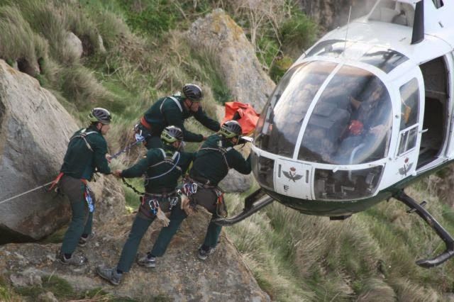 Recate del GREIM con helicoptero del servicio aereo de la Guardia Civil