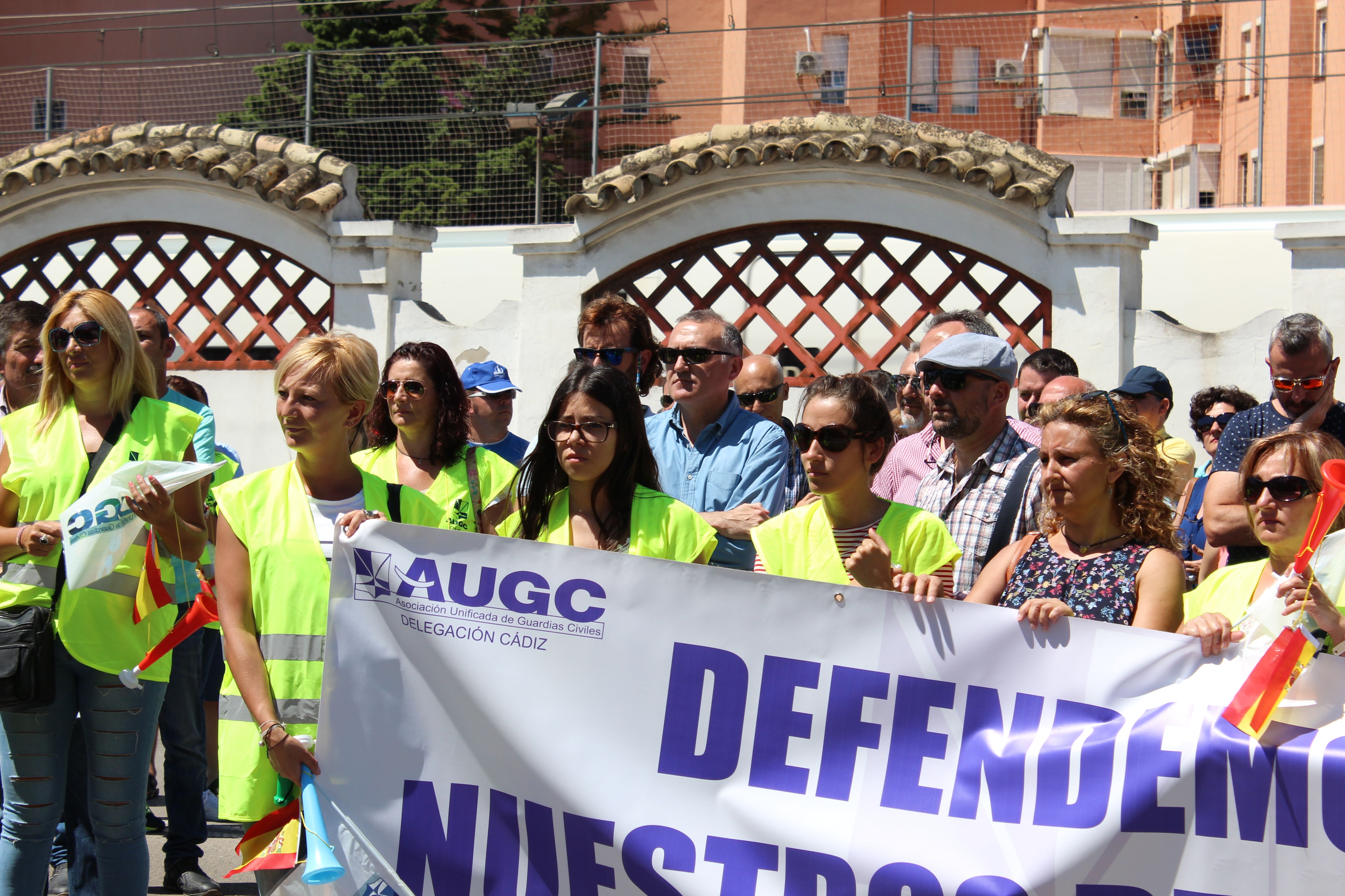 Imagen de la concentración celebrada en Cádiz el pasado junio contra la sanción a los guardias civiles de Ubrique y Arcos de la Frontera