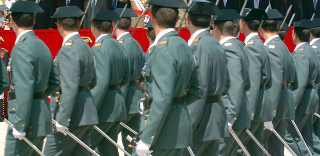 Desfile de guardias civiles.