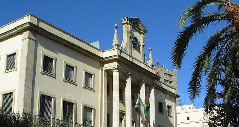 Fachada de la sede de la Delegación del Gobierno en Extremadura.
