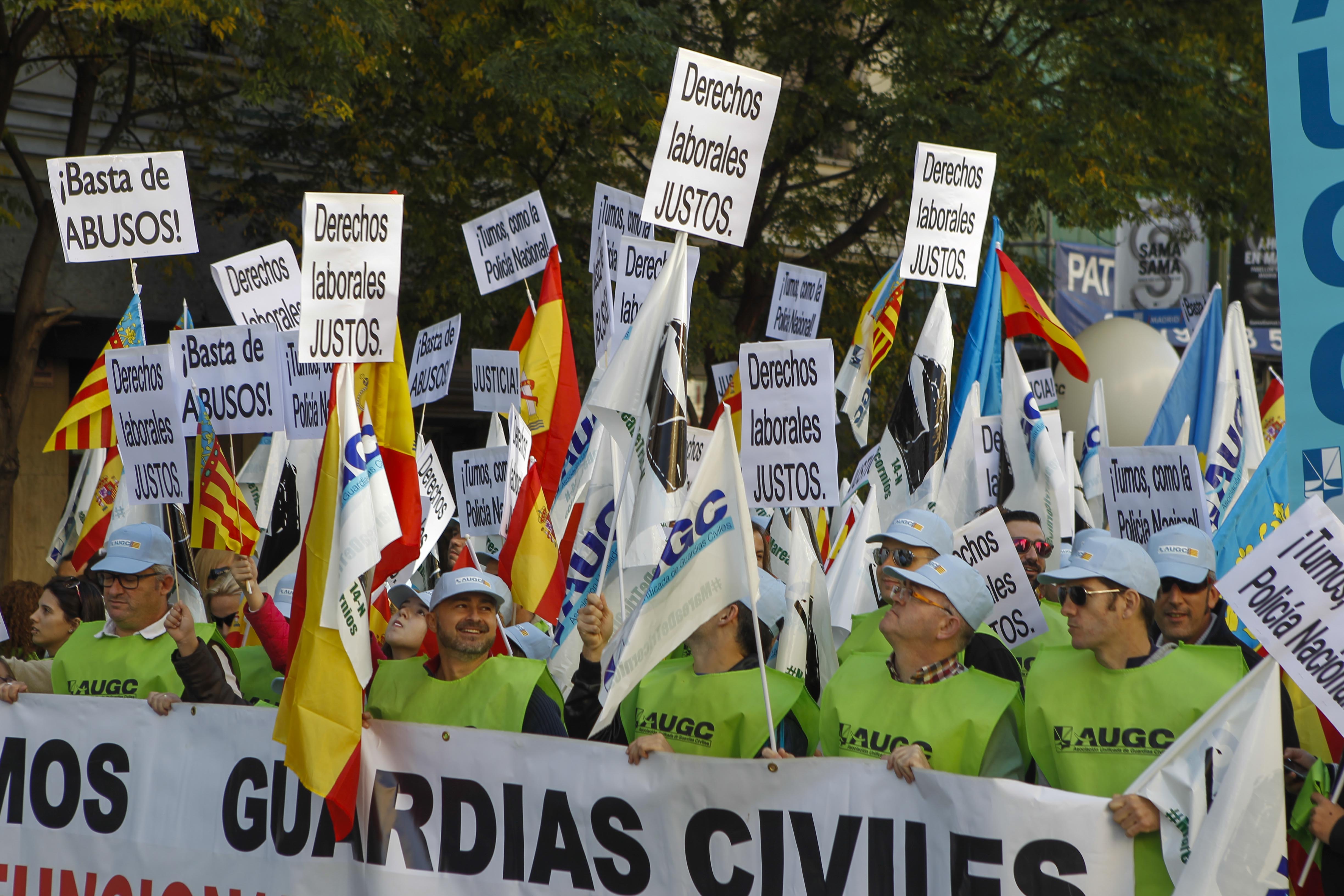 Manifestación de guardias civiles del 14 de noviembre reclamando derechos sociolaborales