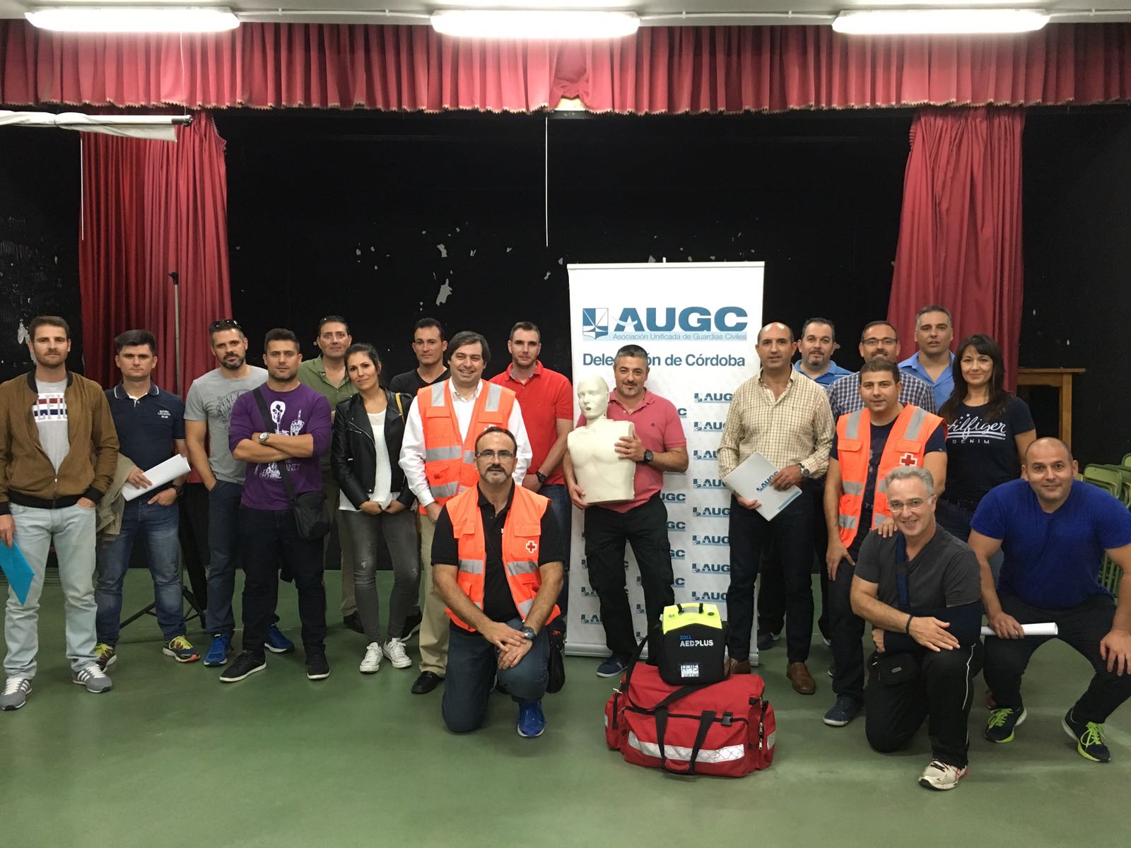 Los asistentes al curso posan para la foto 'de familia'