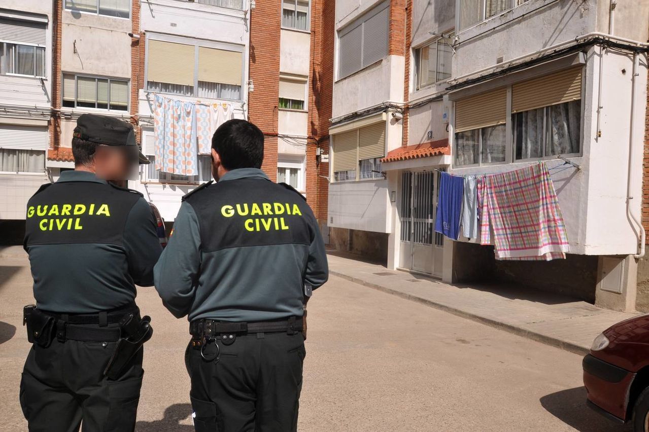 Dos agentes de Seguridad Ciudadana.