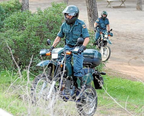 Dos motoristas del Seprona.