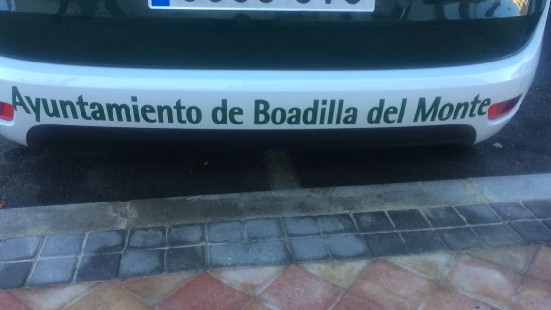 Detalle de uno de los vehículos 'patrocinados'