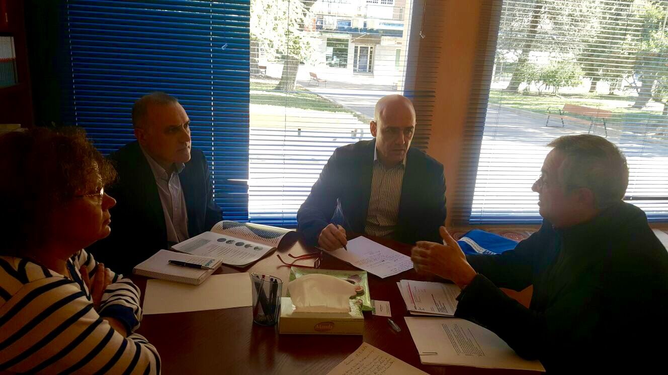 Alberto Moya y Juan Liébana, con representantes de la Asociación 11M.