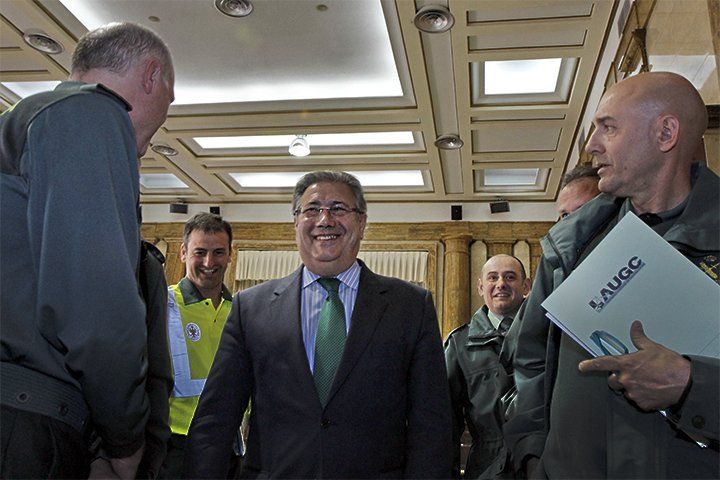 El Ministro del Interior, Juan Ignacio Zoido, con los representantes de AUGC en el Consejo.