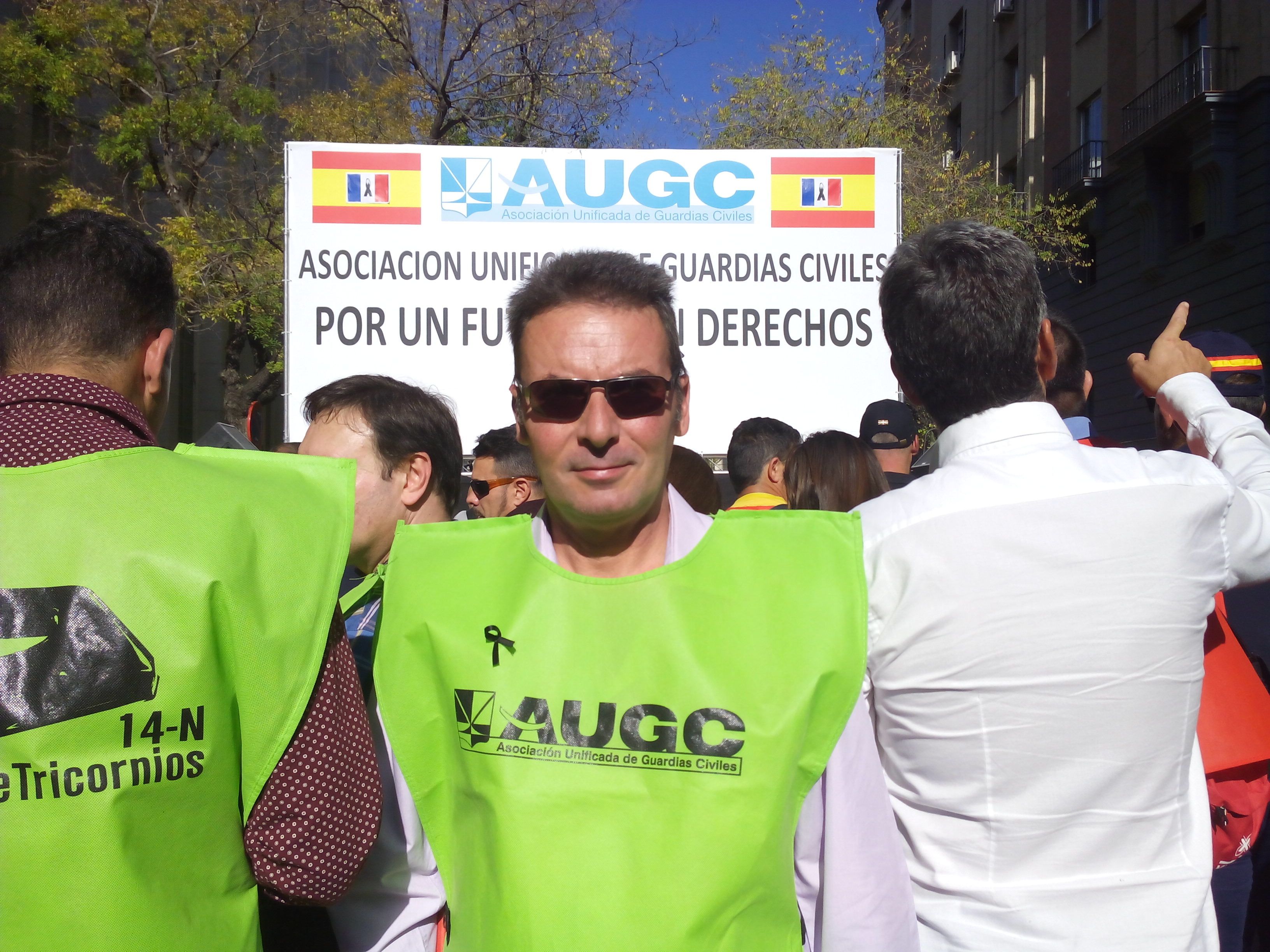 Mariano España, durante la manifestación del 14 de noviembre de 2015, la Marea de Tricornios.