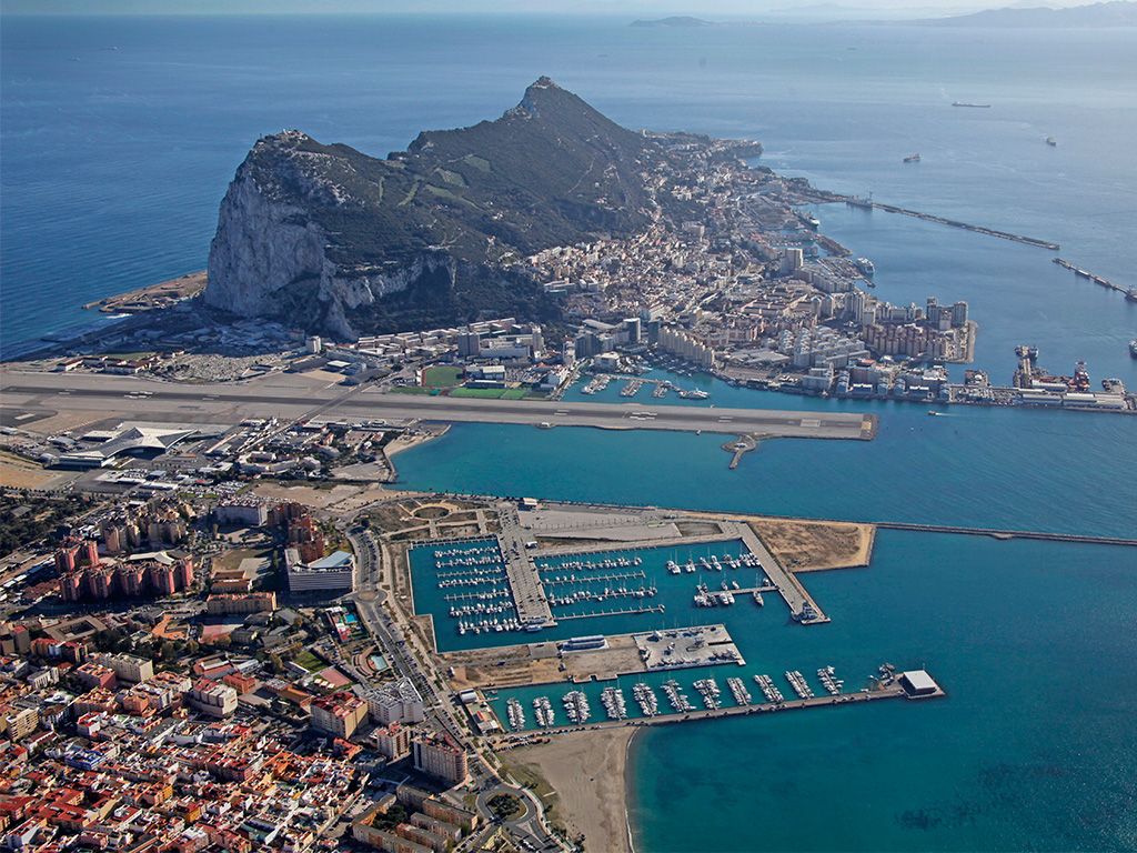 Vista aérea de la Línea de la Concepción y Gibraltar.