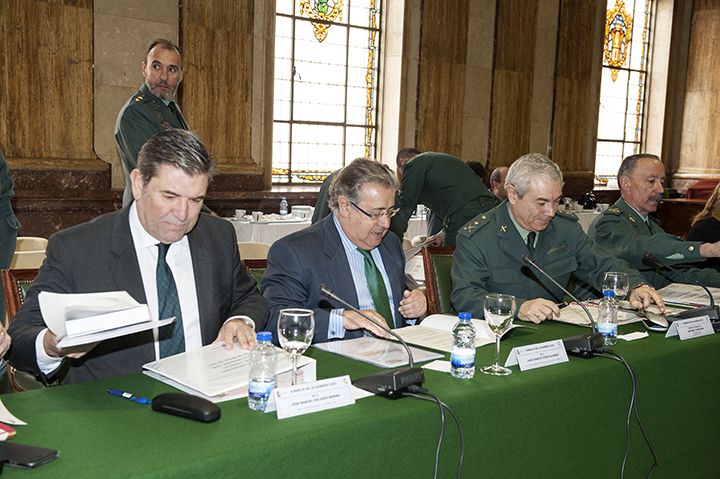 El Ministro del Interior y el Director General de la Guardia Civil, en un Pleno reciente.