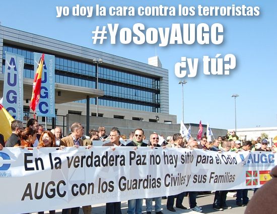 Concentracion en Vitoria de AUGC en repulsa del terrorismo.