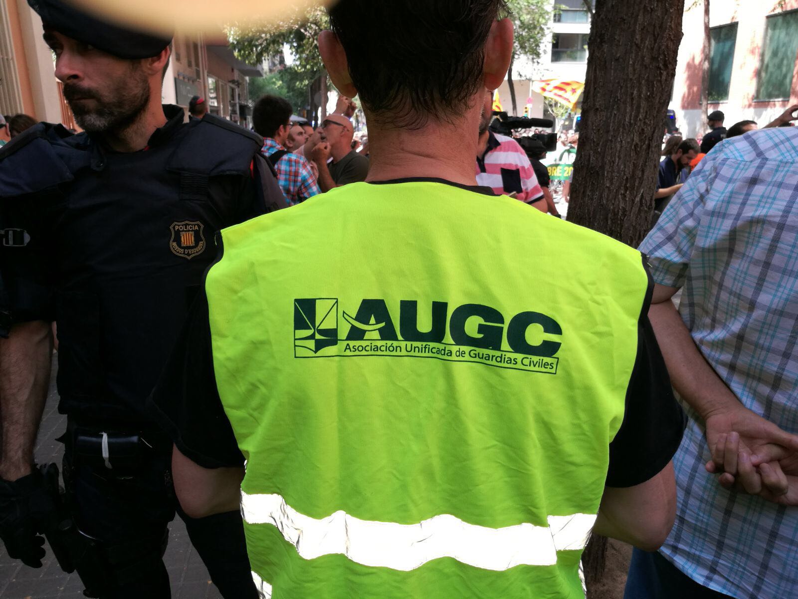 AUGC presente en la manifestación a favor de los agentes de la Guardia Civil destinados en Cataluña