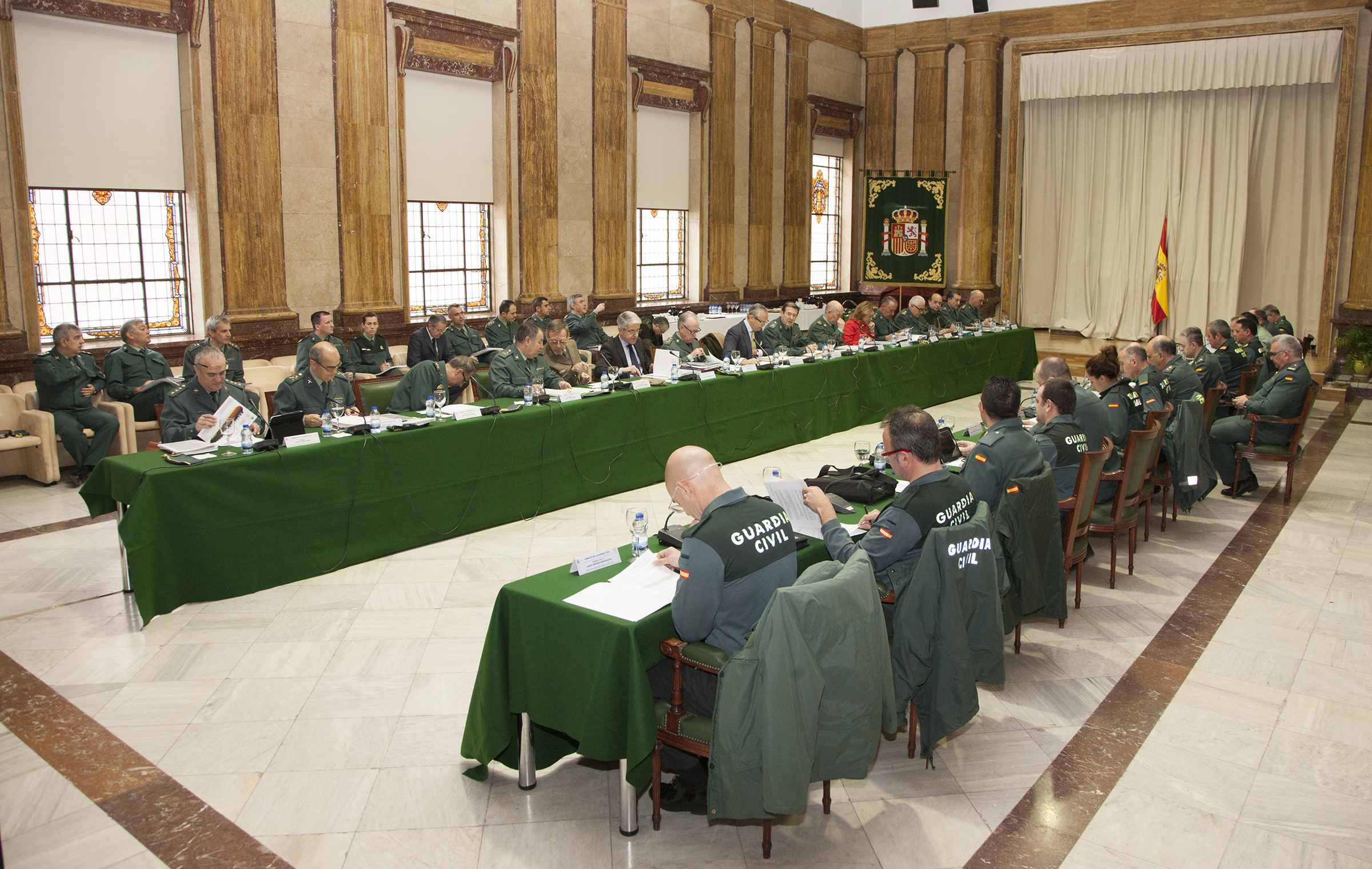 Pleno del Consejo de la Guardia Civil, con los representantes de AUGC en primer término.