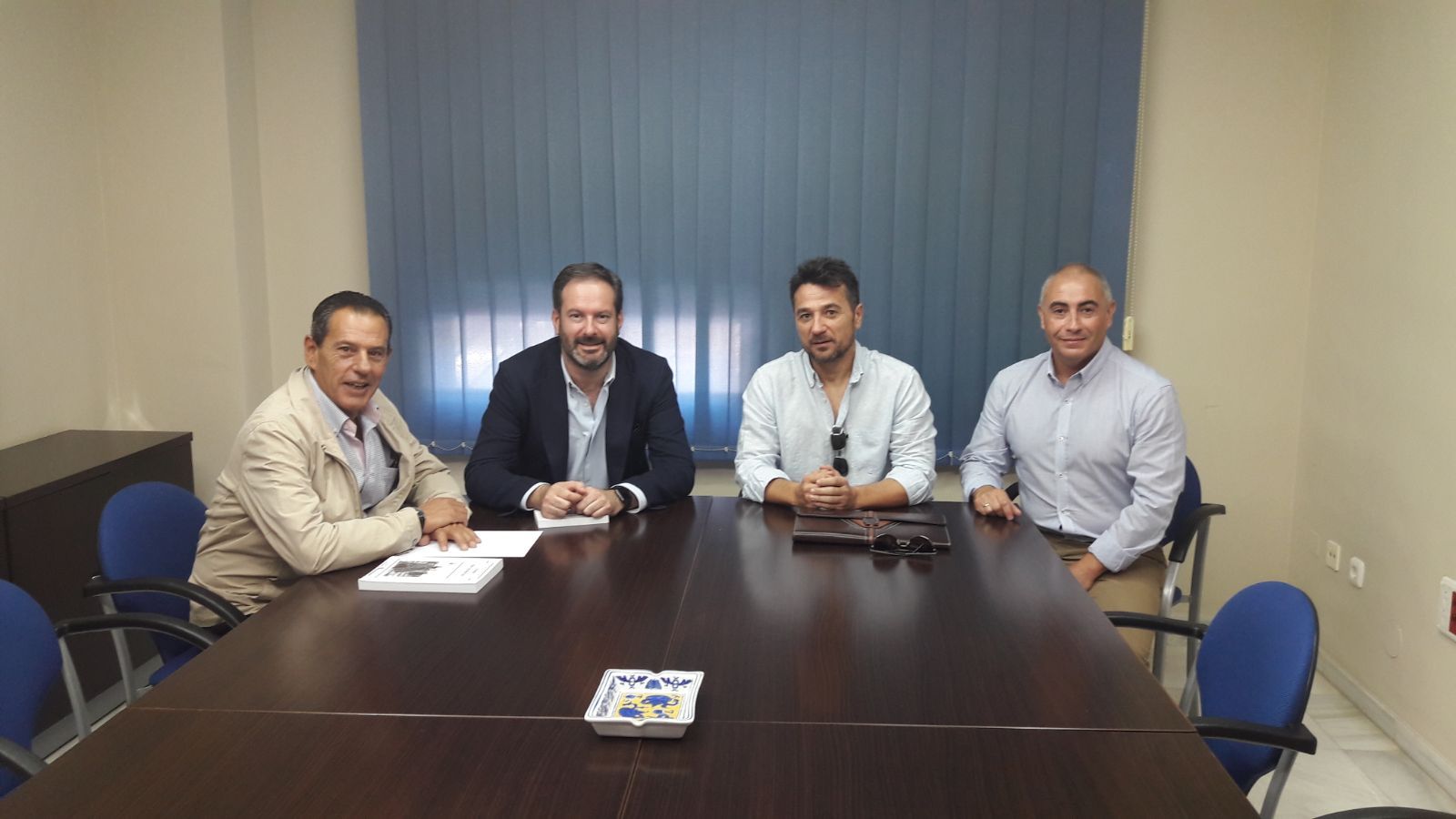 De izquierda a derecha: Rafael Merino (presidente de la Comisión de Interior), Adolfo Molina (presidente provincial del PP), Juan Ostos (secretario provincial de AUGC), Francisco Cruz (institucionales de AUGC)