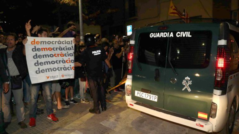 Un furgón de la Guardia Civil en Cataluña.