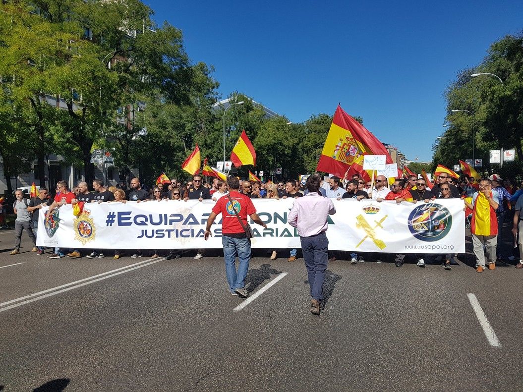 Las asociaciones continúan su acción conjunta en reclamación de la equiparación salarial