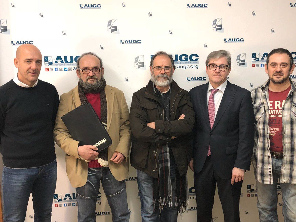 Retrato de grupo de los participantes en la reunión mantenida ayer en la sede nacional de AUGC.