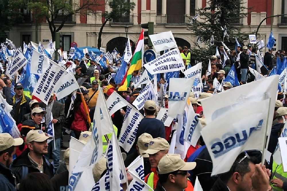 Manifestación de afiliados de AUGC reclamando la equiparación salarial.