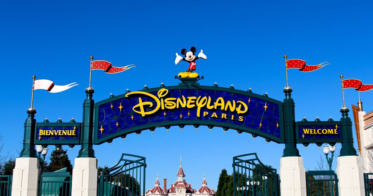 Disneyland París, uno de los destinos que cuentan con importantes descuentos para afiliados de AUGC gracias al convenio suscrito con Halcón Viajes.